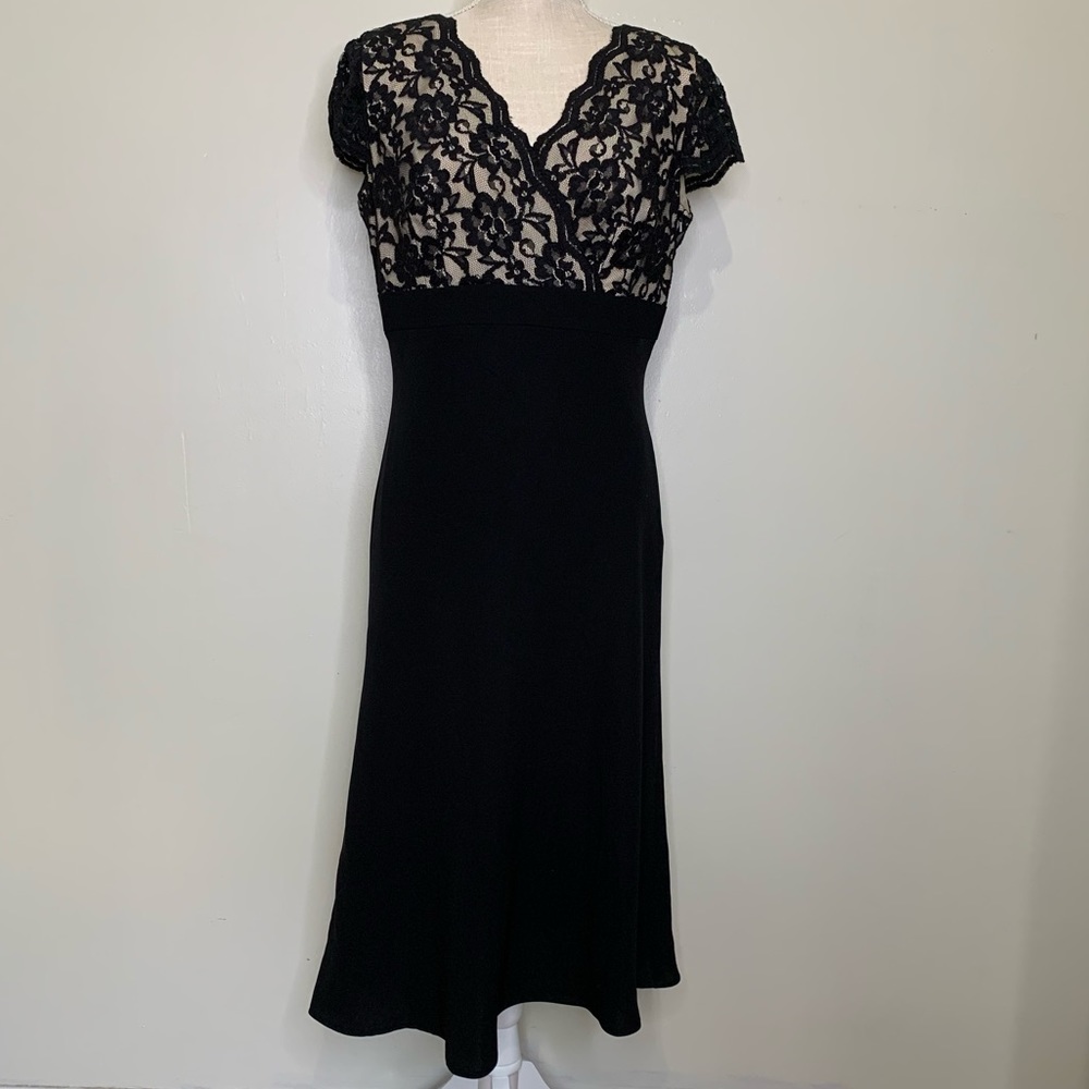 East 5th Size 10 Black & Cream Laced V Neck Midi Dress